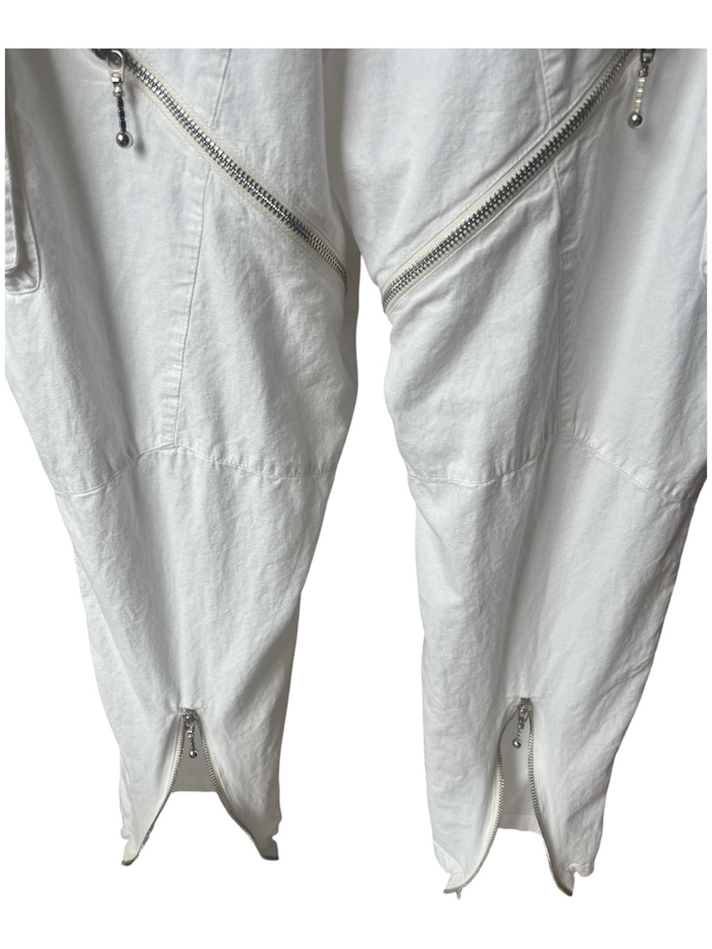 The Unisex Arahant Magi Jumpsuit in white is a sleeveless, drop-crotch design, M - Picture 10 of 11